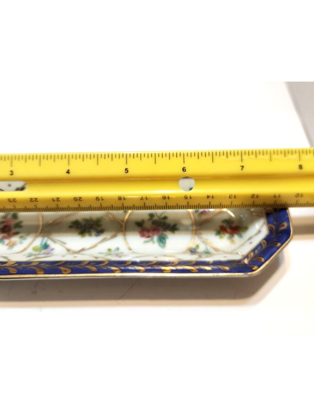 Vintage Asian Porcelain Trinket Tray With Floral Gold Detailing & Blue Accents - Picture 9 of 9